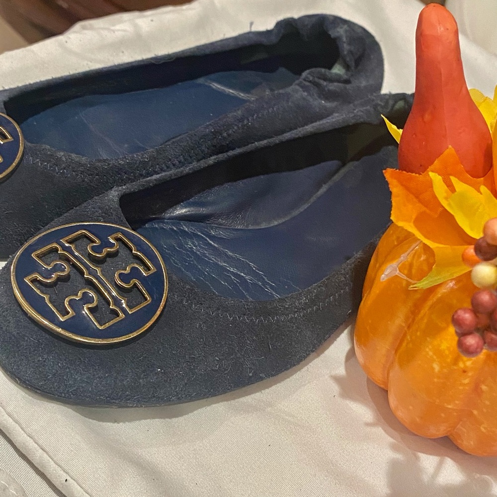 Tory Burch ballet flats in blue with gold detail